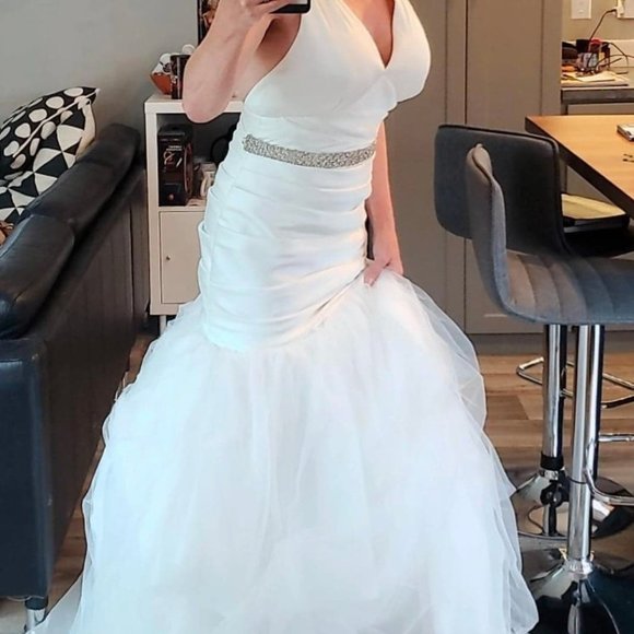Vera‎ Wang Wedding Gown - White by Vera Wang - Picture 1 of 13